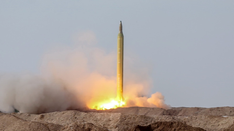 Iran diễn tập phóng tên lửa đạn đạo tiêu diệt mục tiêu di động trên biển